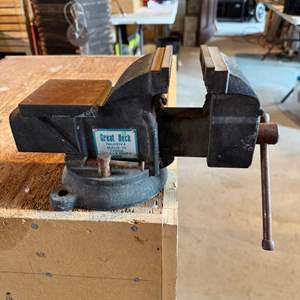 Lot #146  - Great Neck HD vice 