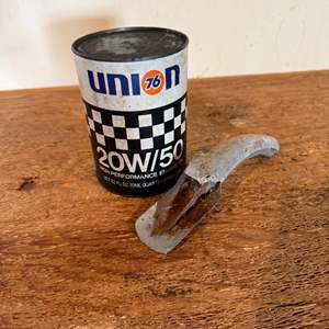 Lot #235  - Vintage can of Union 76 oil still sealed 