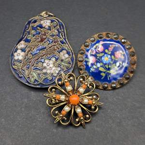 Lot #126 - Vintage Pins and Pendants 