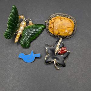 Lot #134 - Fun Animal Pins