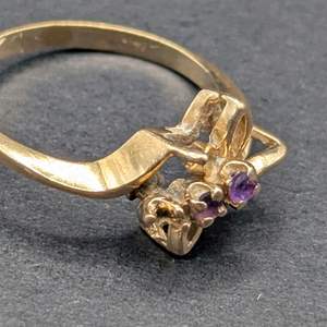 Lot #137 - 14K Gold and Amethyst Ring (2.40g Total Weight)