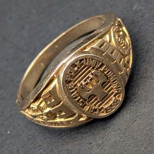 Lot #147 - 14k Gold Cal Poly Pomona Ring (4.5g)