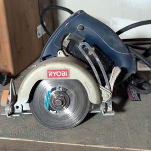 Lot #335 - Ryobi 4" Corded Hand Held Wet/Dry Tile Saw TC400