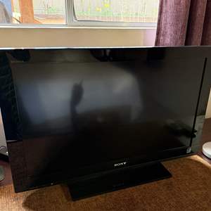 Lot #407 - Sony 31" TV Model KDL-32BX320