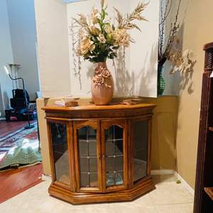  Lot #5- Vintage Console Table By American Furniture, Floral Vase with Faux Flowers, & Vintage Books