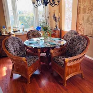 Lot #30- Beautiful Vintage Rattan Table & (4) Chairs, Floral Arrangement, & Placemats and Napkins