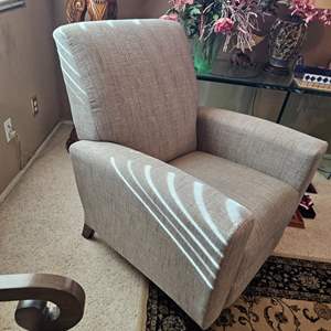 Lot #315- LAZBOY Recliner NEW Condition. Still has tags on