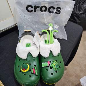 Lot #292- Crocs NEW In Bag “Elf Classic Clog” Unisex Size Men 8/ Woman 10